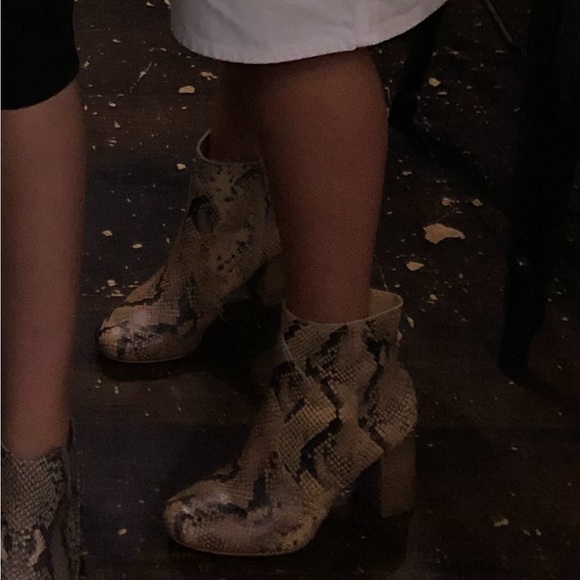 snakeprint heeled booties - Picture 3 of 3